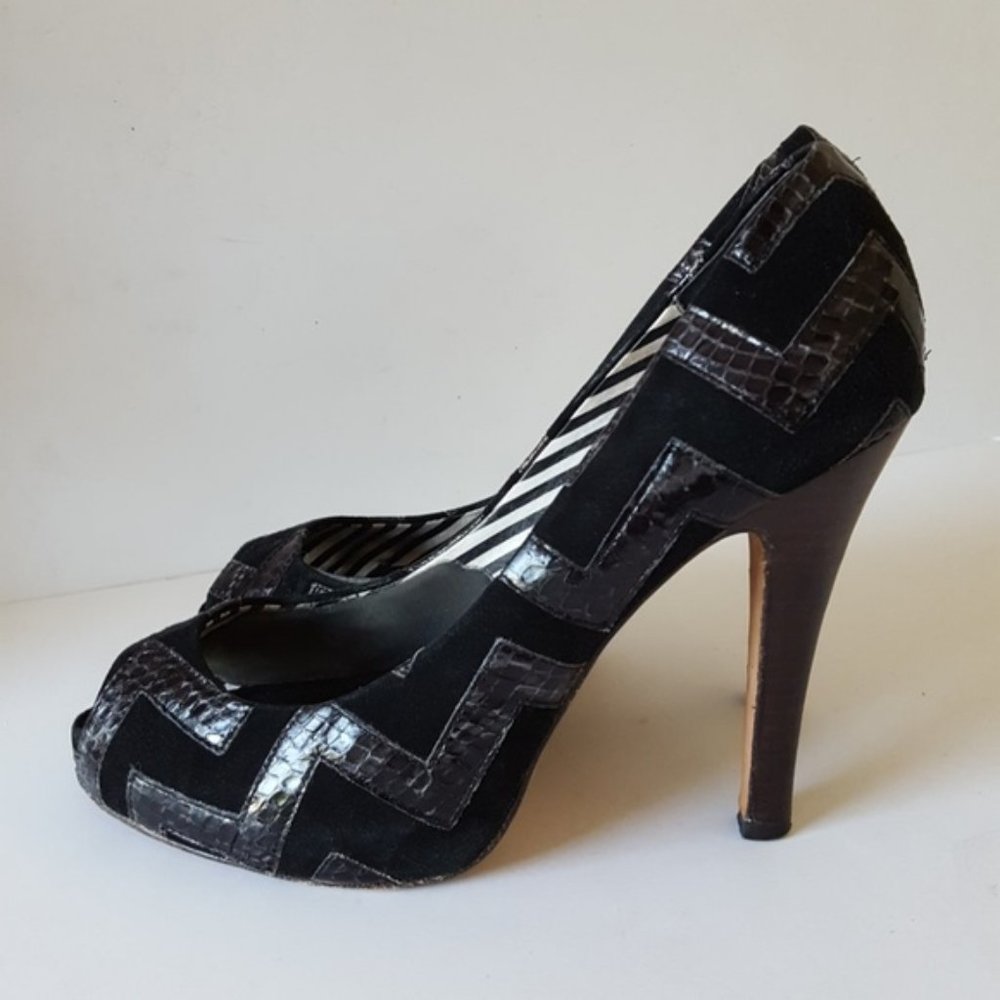 L.A.M.B. Peep Toe Pumps Leather & Suede